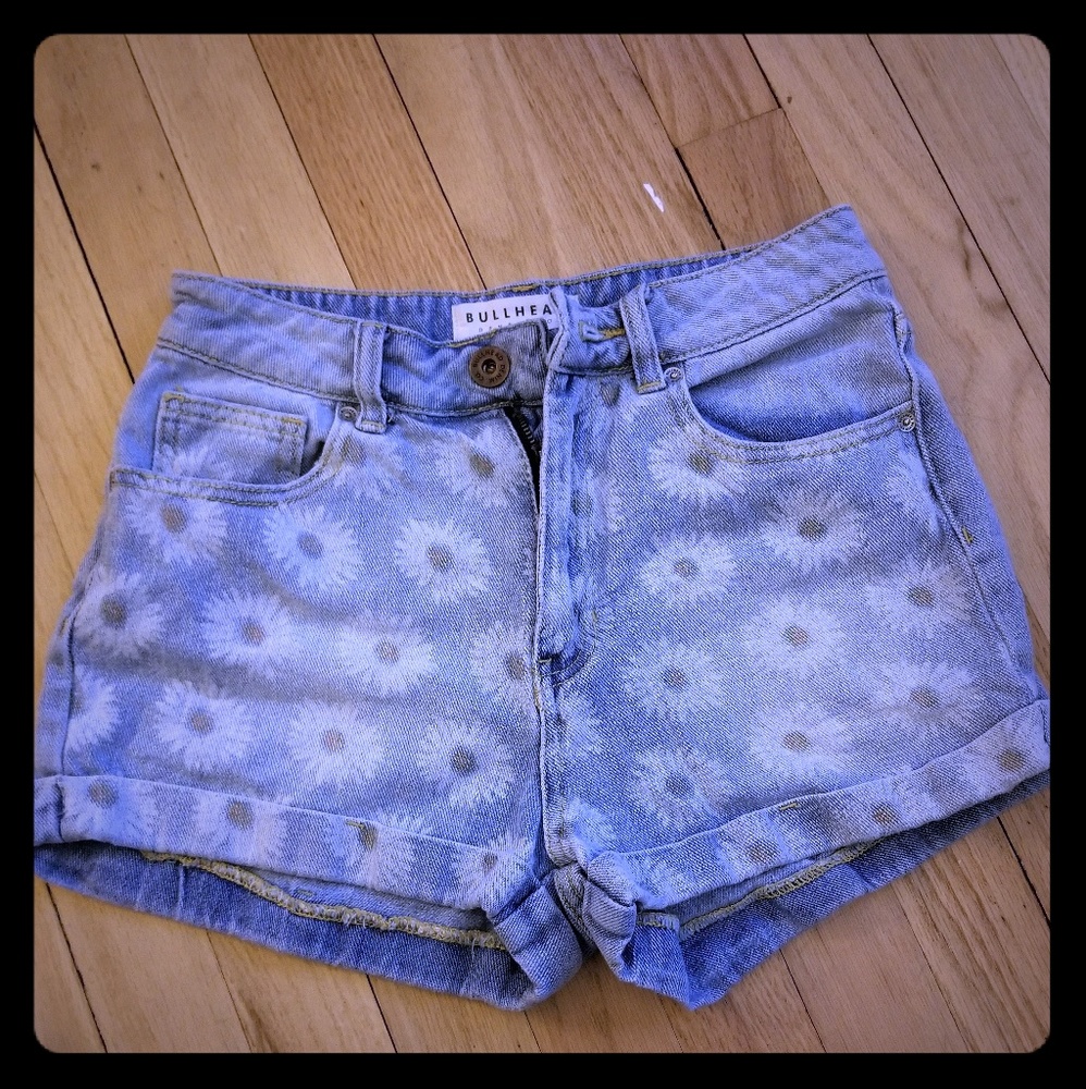 **SOLD**High Waisted Daisy Jean Shorts
